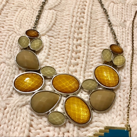 Statement necklace bundle - Picture 5 of 5